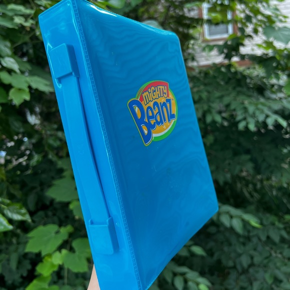 Mighty Beanz Collector Case Series 1 Including 35 Beans - Picture 2 of 3